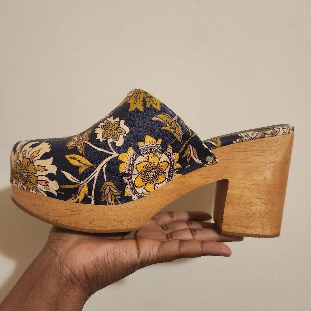 Charlotte Stone Marlo Platform Clogs in Thistle